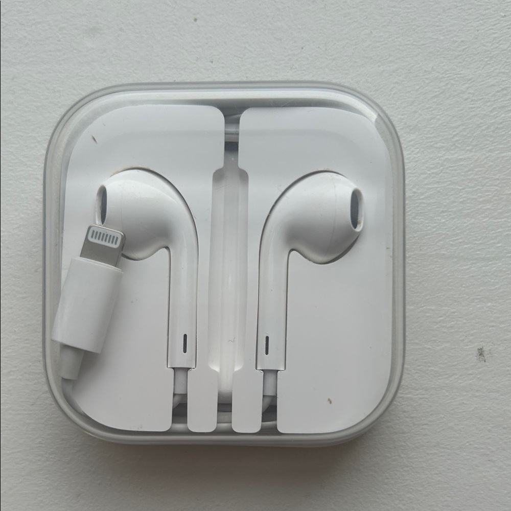 Apple White Lightning EarPods On-Ear Headphones